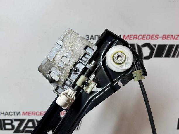 Стеклоподъемник передний правый Mercedes W205 a2057200446