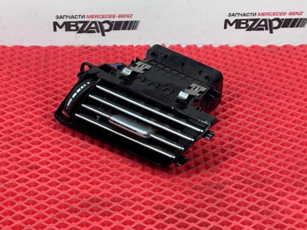 Дефлектор обдува салона справа Mercedes W212 a2128302754