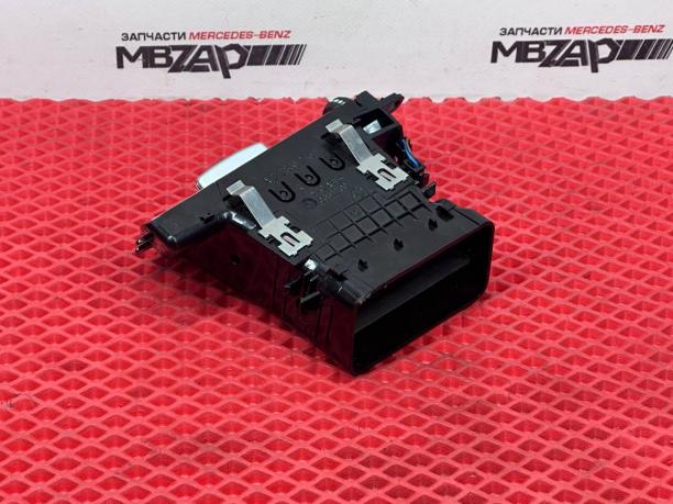 Дефлектор обдува салона справа Mercedes W212 a2128302754