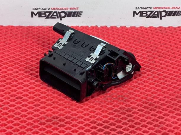 Дефлектор обдува салона справа Mercedes W212 a2128302754