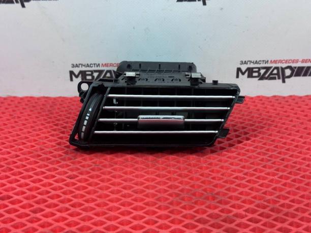 Дефлектор обдува салона справа Mercedes W212 a2128302754