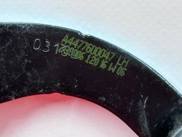 Ролик сдвижной двери левый Mercedes W447 a4477600047