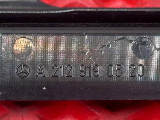 Накладка салазки сиденья левая Mercedes W212 a2129190520