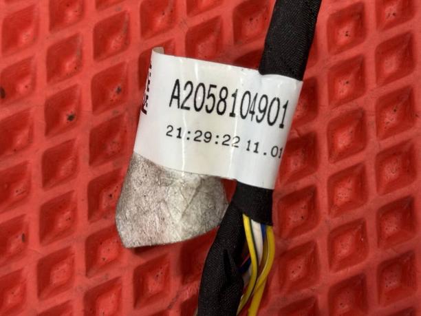 Зеркало левое Mercedes W205 a2058104705