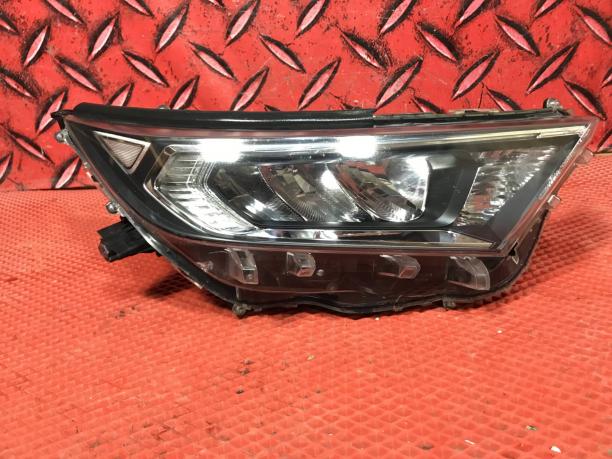 Фара правая Toyota RAV 4 A50 8118542842