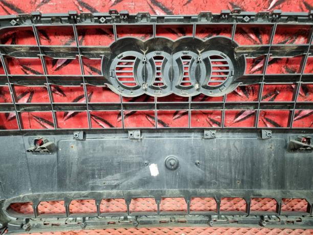 Решетка радиатора Audi Q3 8U0853651M1QP