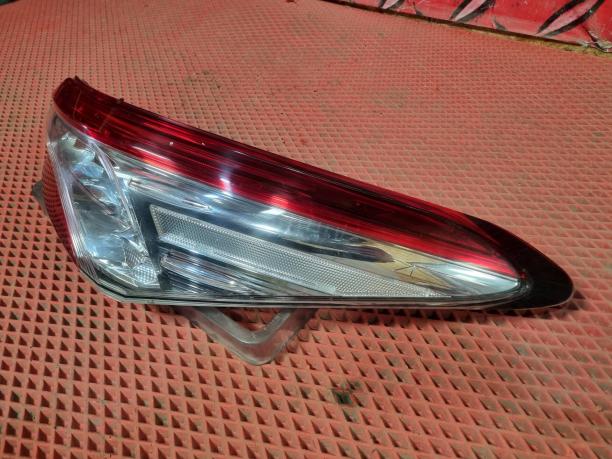 Фонарь наружный правый Toyota Camry XV70 8155033690