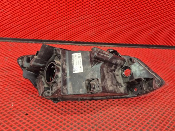 Фара левая Volkswagen Polo седан 6RU941015