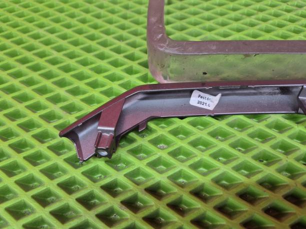 Молдинг переднего бампера прав Suzuki Vitara 2 7177186R100BK