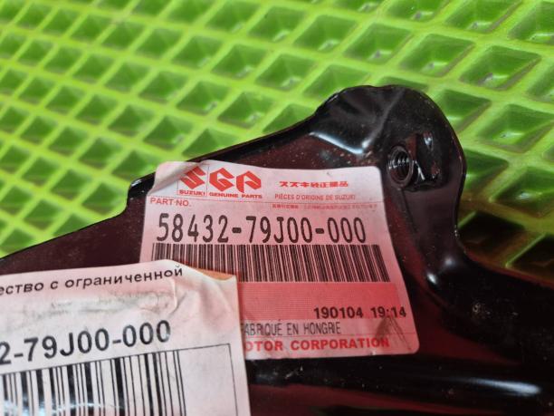 Кронштейн переднего левого крыла Suzuki SX4 06-13 5843279J00000