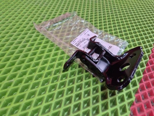 Петля двери передней левой нижняя Subaru Forester S14 60079SJ030