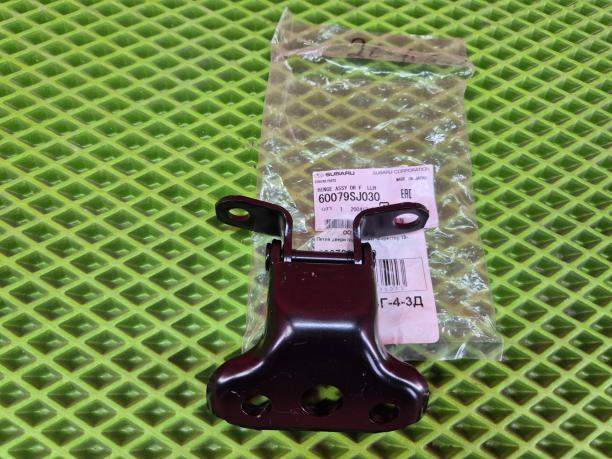 Петля двери передней левой нижняя Subaru Forester S14 60079SJ030