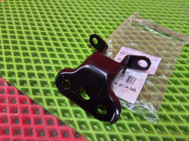 Петля двери передней левой нижняя Subaru Forester S14 60079SJ030