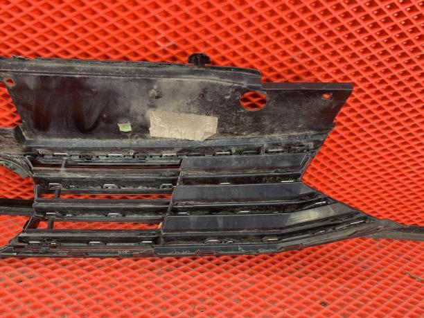 Решетка радиатора Volkswagen Passat B8  3G0853651JBKZ