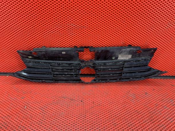 Решетка радиатора Volkswagen Passat B8  3G0853651JBKZ