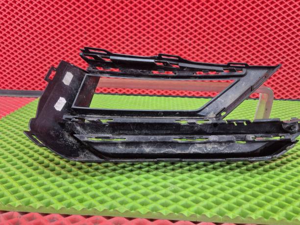 Облицовка ПТФ левая Volkswagen Tiguan 2 R-Line 5NA853665E041