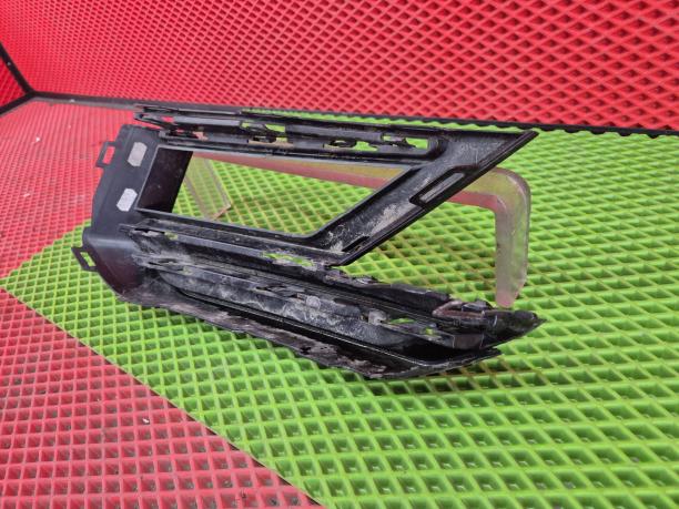 Облицовка ПТФ левая Volkswagen Tiguan 2 R-Line 5NA853665E041
