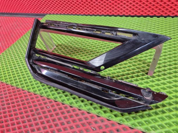Облицовка ПТФ правая Volkswagen Tiguan 2 R-Line 5NA853666E041