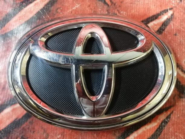 Эмблема решетки радиатора Toyota Fortuner 753100K080