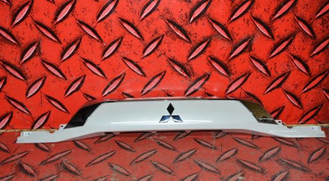 Молдинг крышки багажника Mitsubishi Outlander 3 5817A26502