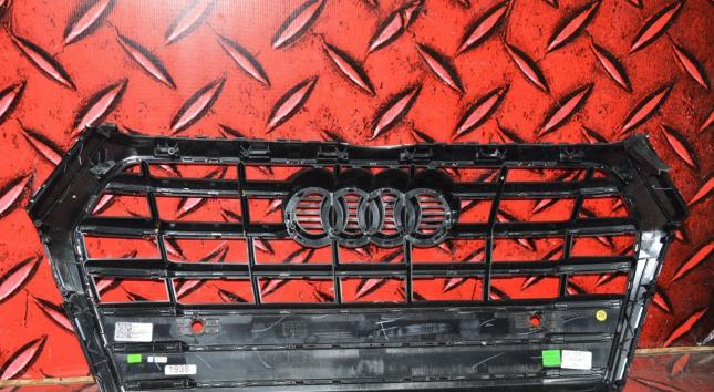 Решетка радиатора Audi A6 Allroad  4G0853651P1RR