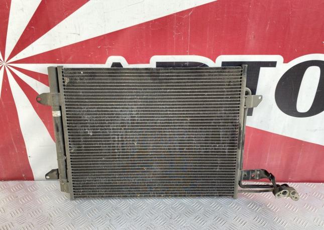 Радиатор кондиционера Volkswagen Touran 1T0820411E