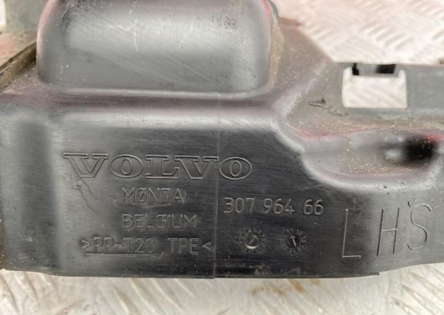 Дефлектор радиатора левый volvo S60 2 30796466