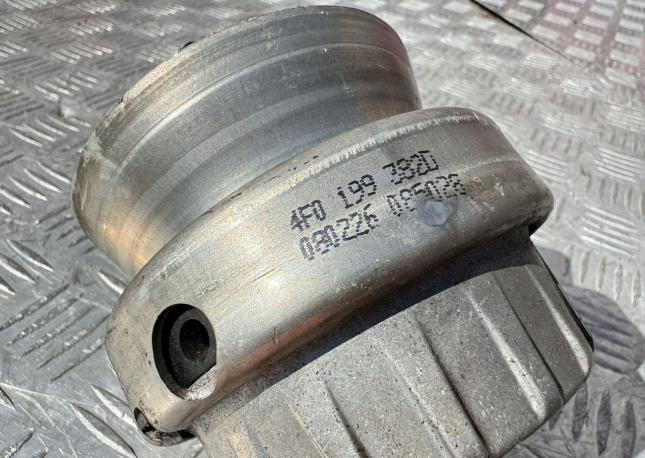 Подушка двигателя правая Audi A6 C6 4F0 199 382 D