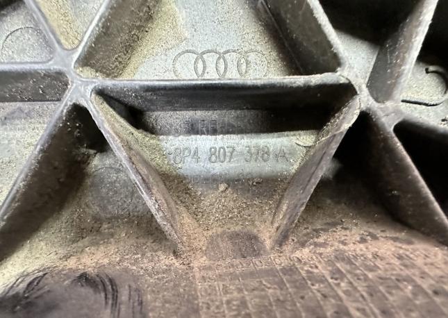 Кронштейн заднего бампера правый Audi A3 8P 8P4807378A