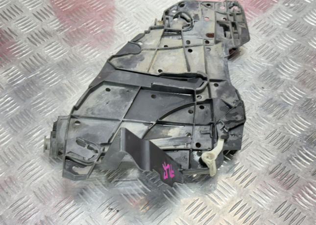 Площадка под фару правая Volkswagen Touareg GP 7L6941292