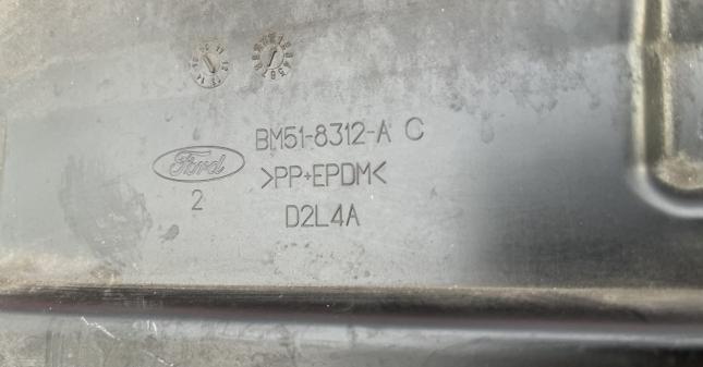 Дефлектор радиатора Ford Focus 3 BM518312AC