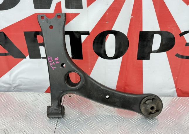 Рычаг передний правый Toyota Avensis T250 4806805070