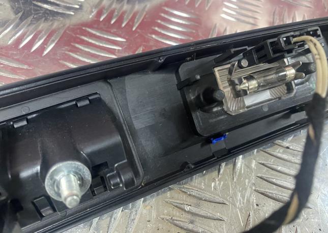 Кнопка багажника с камерой Volkswagen Tiguan 1 5N0827566G