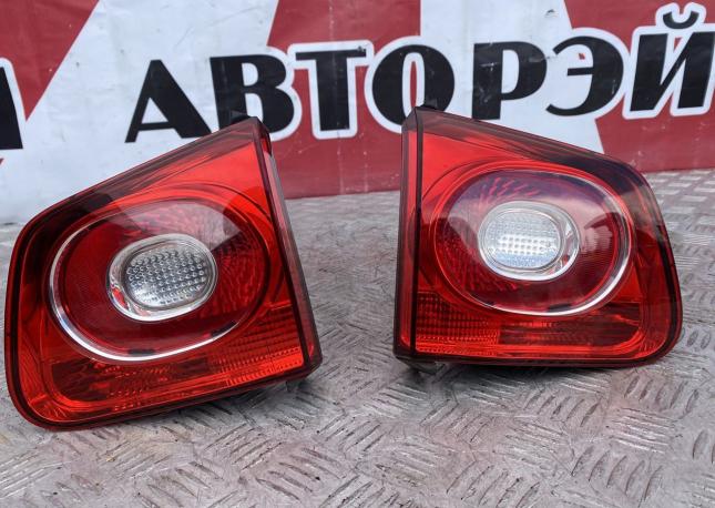 Фонарь в крышку багажника Volkswagen Tiguan 1 5N0945093C