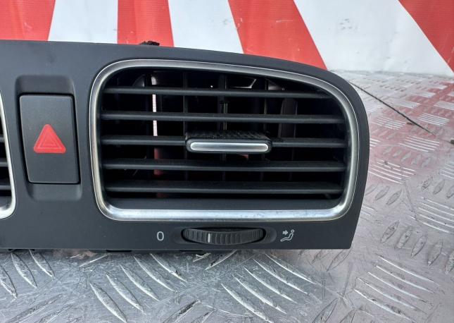 Дефлектор центральный Volkswagen Golf 6 5K0815736D