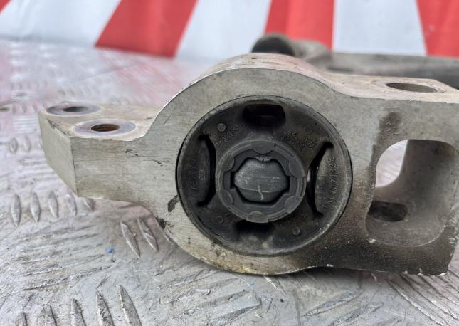 Рычаг передний Volkswagen Passat B6 3C0407153B