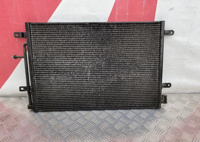 Радиатор кондиционера Audi A4 B6 B7 8E0260401L