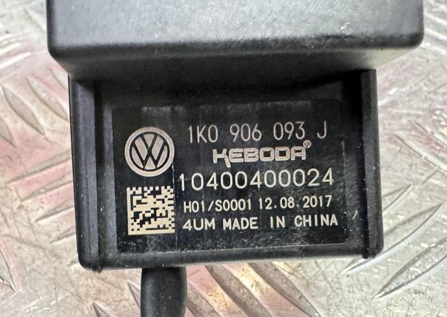 Блок топливного насоса Volkswagen Passat B6 1K0906093J