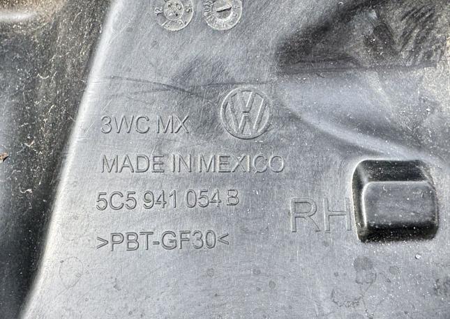 Кронштейн фары правой Volkswagen Beetle A5 5С5941054В 5С5941054В