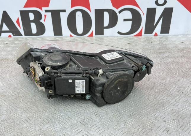 Фара ксенон правый Volkswagen Touareg GP 7L6941032D