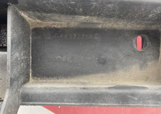 Кронштейн заднего бампера Chrysler Voyager 4 04857278AC