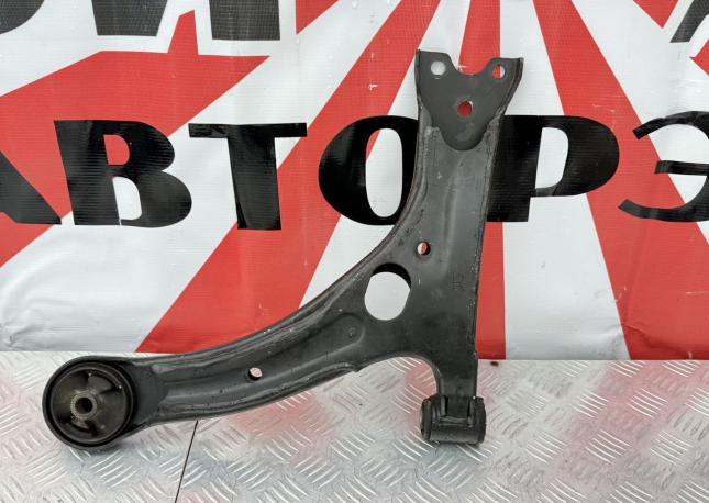 Рычаг передний правый Toyota Avensis T250 4806805070