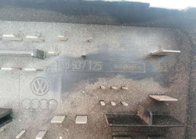 Блок предохранителей Volkswagen Jetta 5 1K0973125