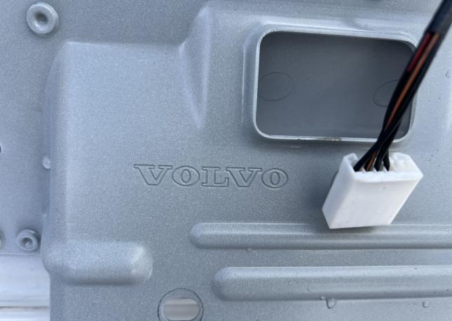 Крышка багажника Volvo s60 