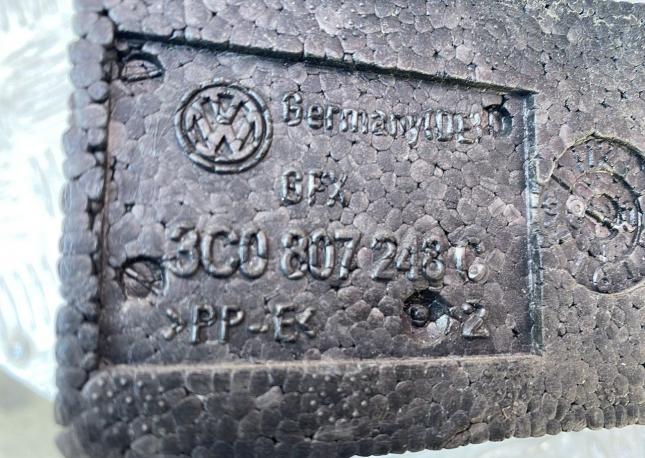 Наполнитель бампера Volkswagen Passat B6 3C0807248C