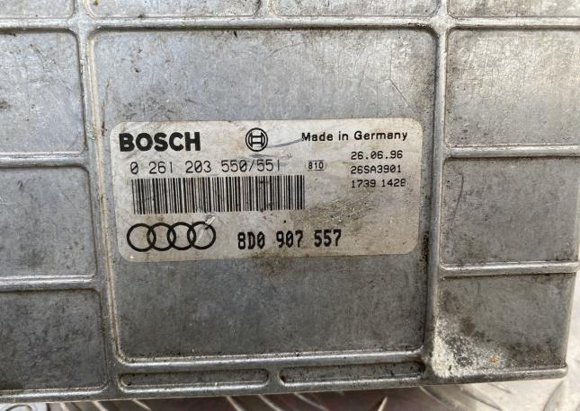Блок управления двигателем Audi A4 AEB 1.8 8D0907557