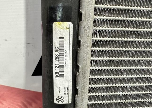 Радиатор охлаждения Volkswagen Passat B6 2.0 FSI 1K0121253AC