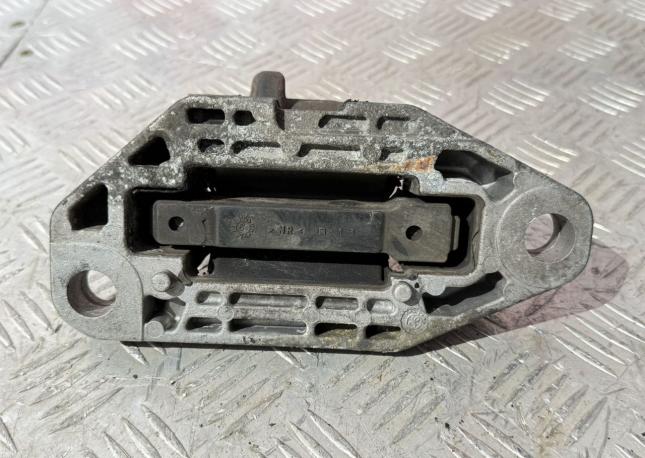 Опора двигателя правая Volvo Xc90 XC90 3.2 30680591