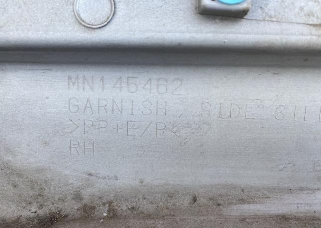 Порог накладка порога Mitsubishi Grandis MN145462