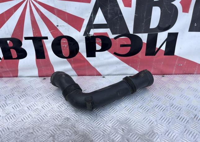 Патрубок воздушный Volkswagen Passat B6 1K0129618AJ